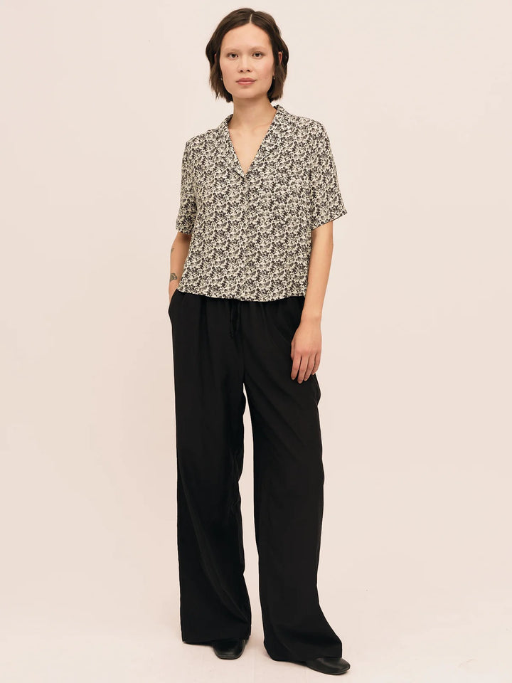 Ellen Bowler Shirt  Creme Black Print