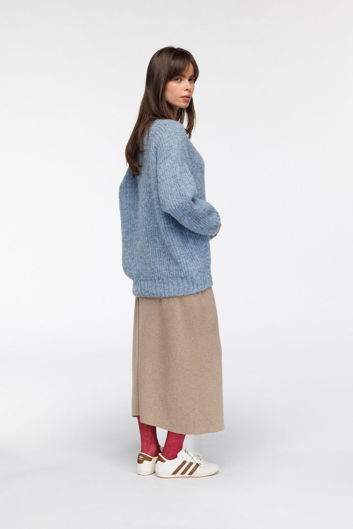 LERKE GENSER HØY HALS  Himmelblå