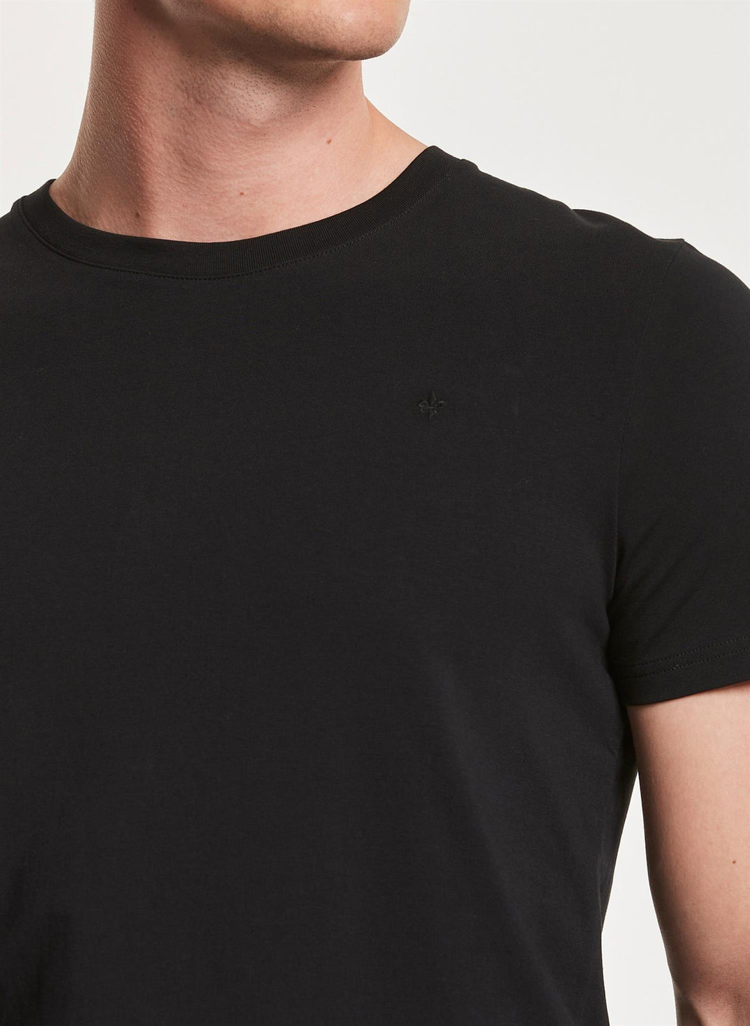 JAMES TEE Black