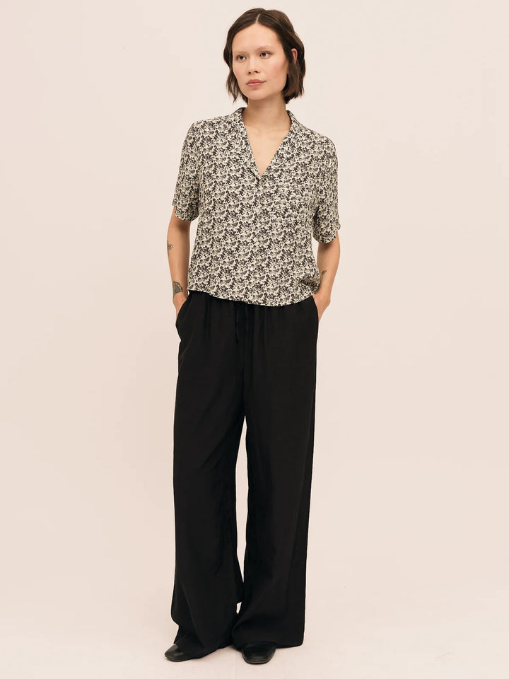 Ellen Bowler Shirt  Creme Black Print