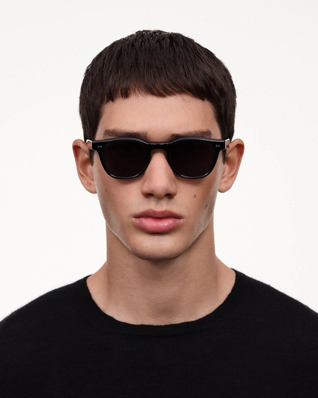01.3M Black  Black