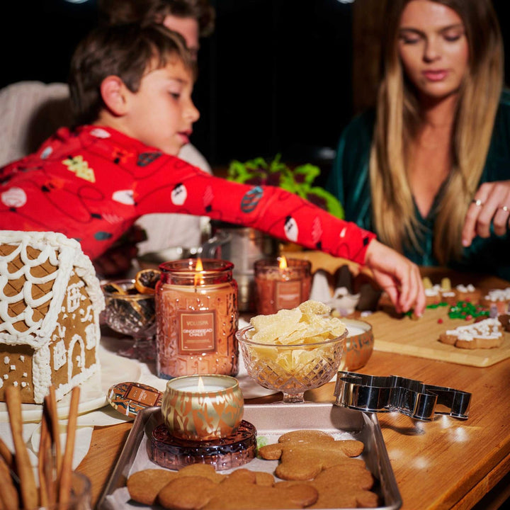 MINI TIN CANDLE 25 T  Gingerbread Chalet