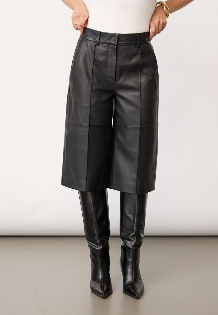 PhoebeCC Long Leather Bermuda  Black