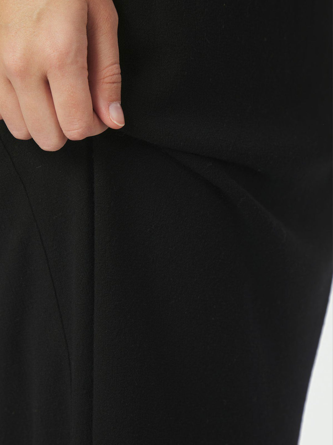 Viso Linen Skirt  Black