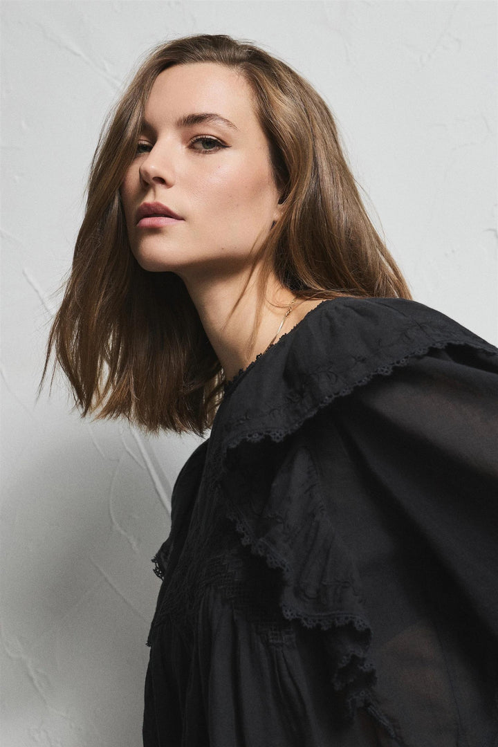 VICTORIA  Black