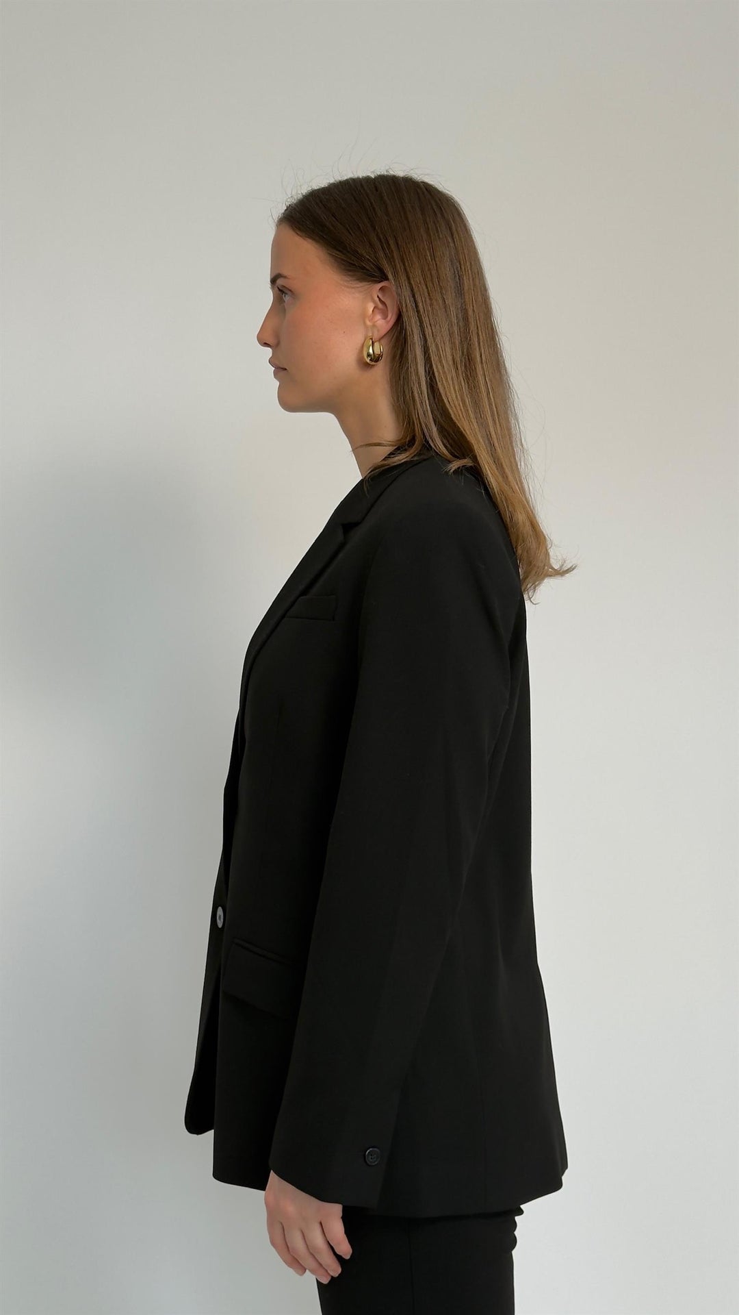 HannahFV  Black