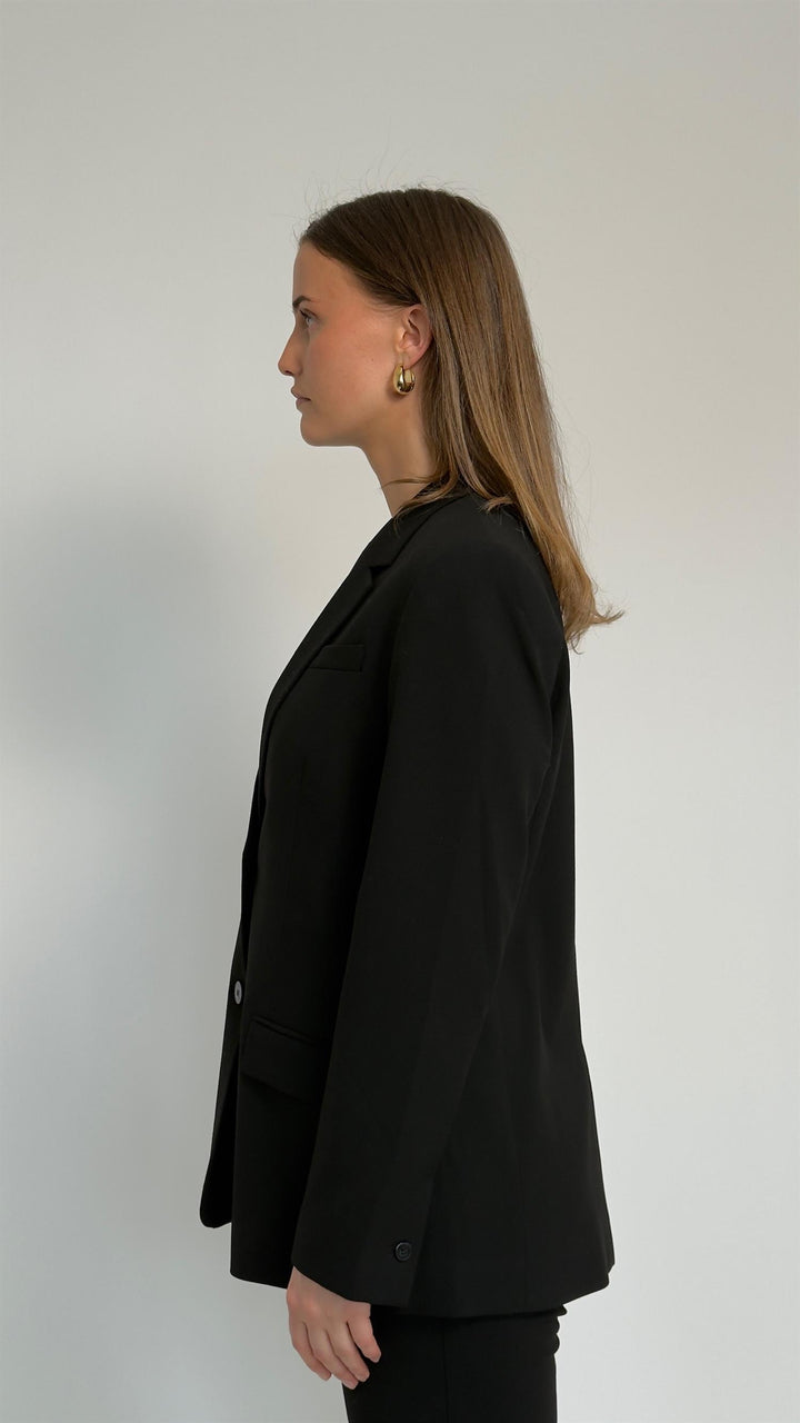 HannahFV  Black