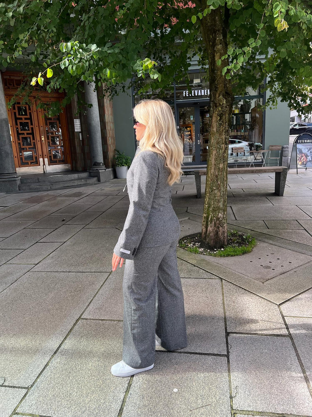 Ellis T  Lead Grey