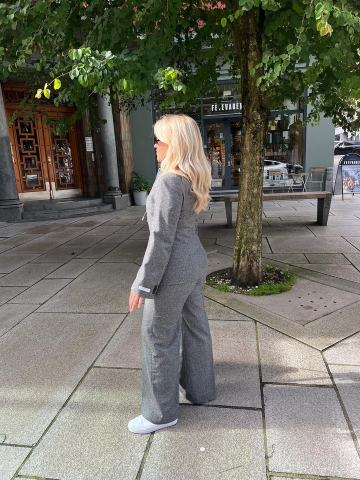 Ellis T  Lead Grey