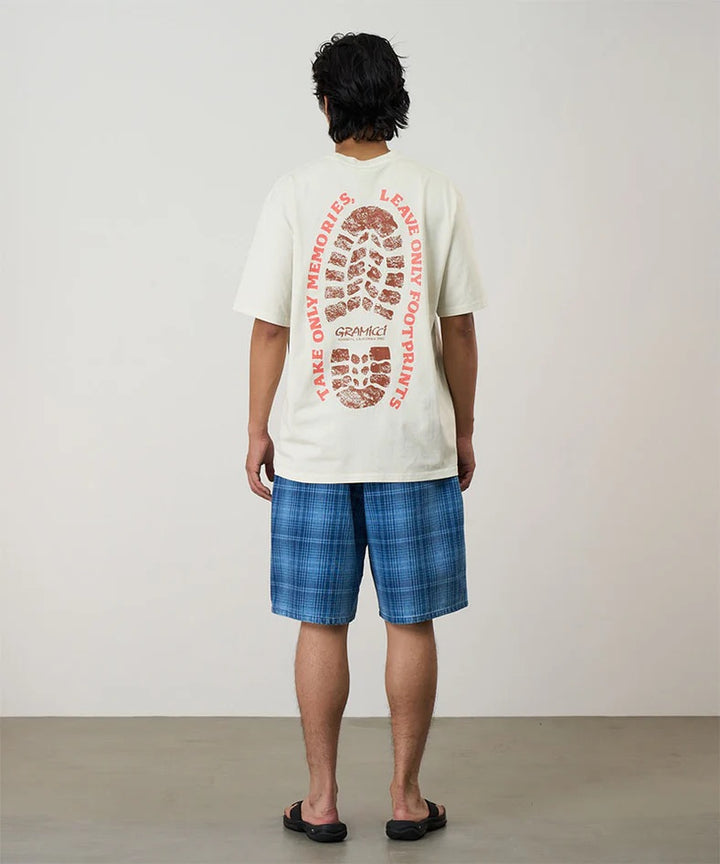 FOOTPRINTS TEE PIGMENT DYED  Natural Pigment