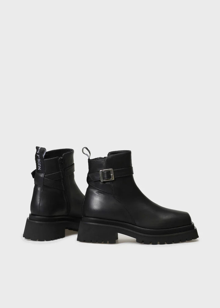 VILMA 888 in Capricorno Leather  Nero