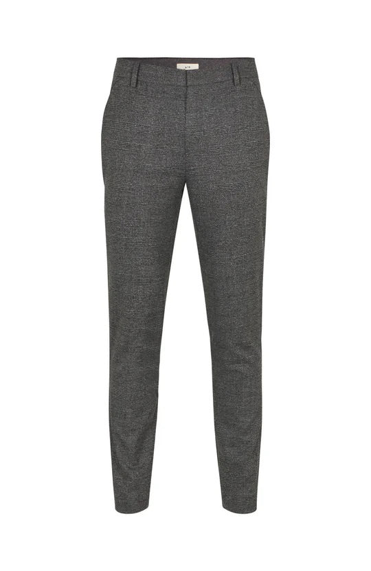 Joshpl 068  Charcoal Check
