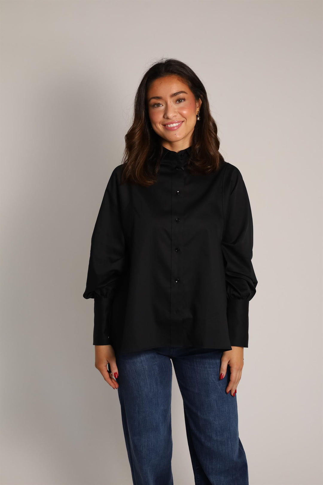 Anne Solid Black
