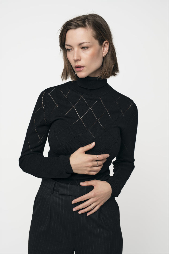 TAO ARGYLE  Black
