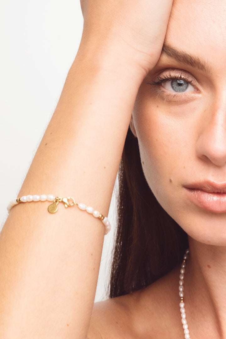 The Pearl Bracelet  Gold