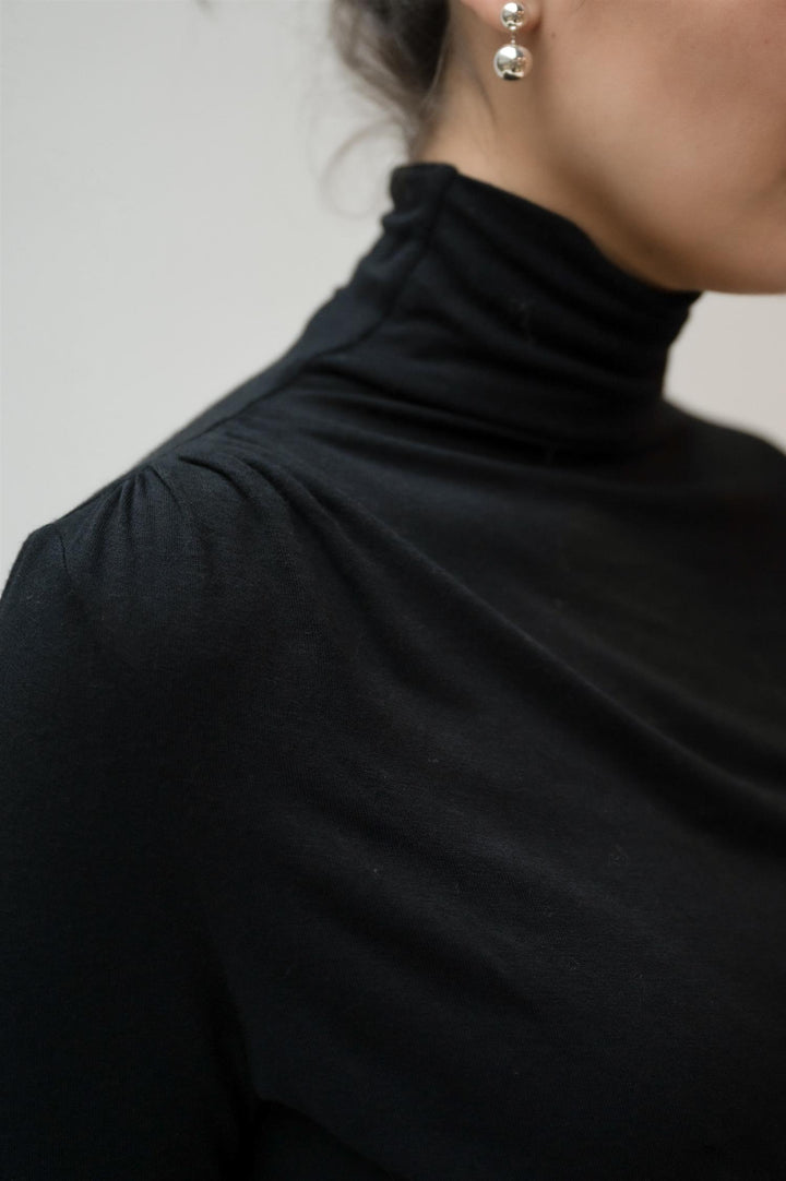 Alcor  Black