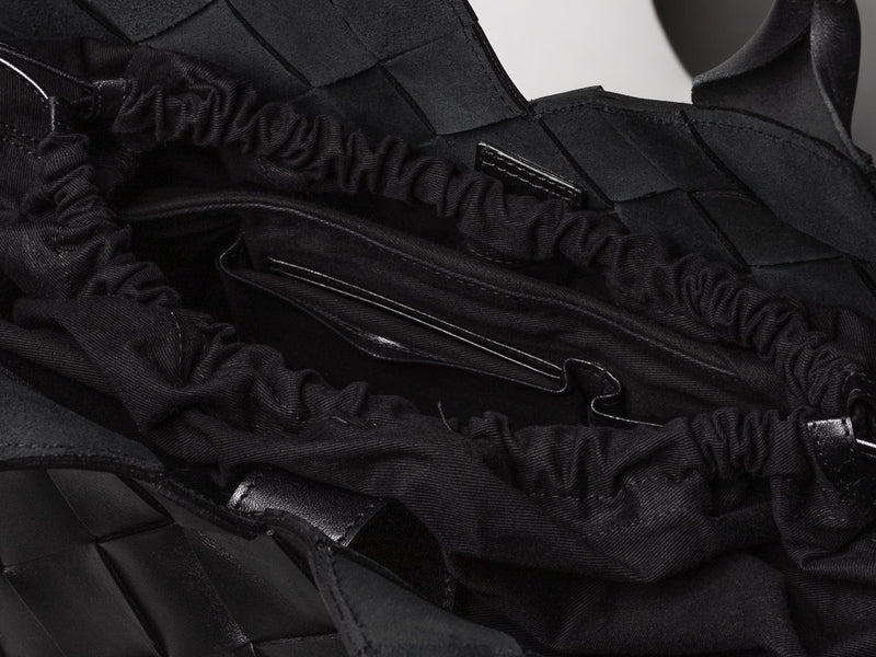 Misu L, Black, O  Black