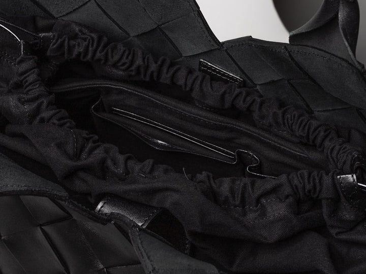 Misu L, Black, O  Black