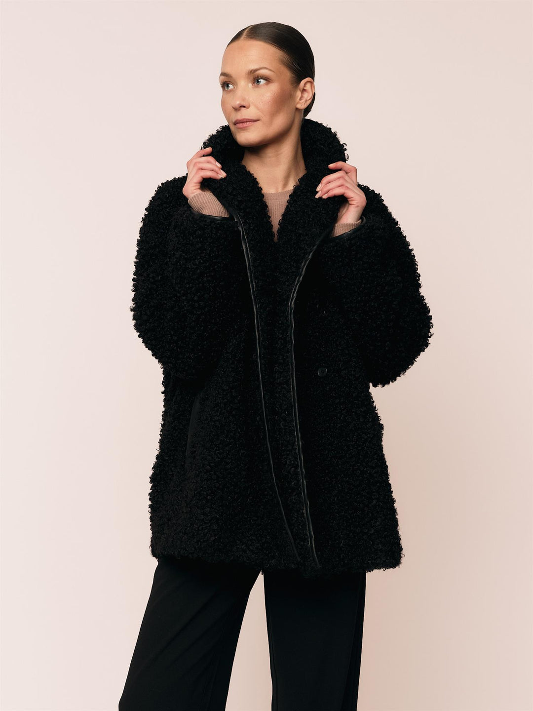 Muffe Coat  Black