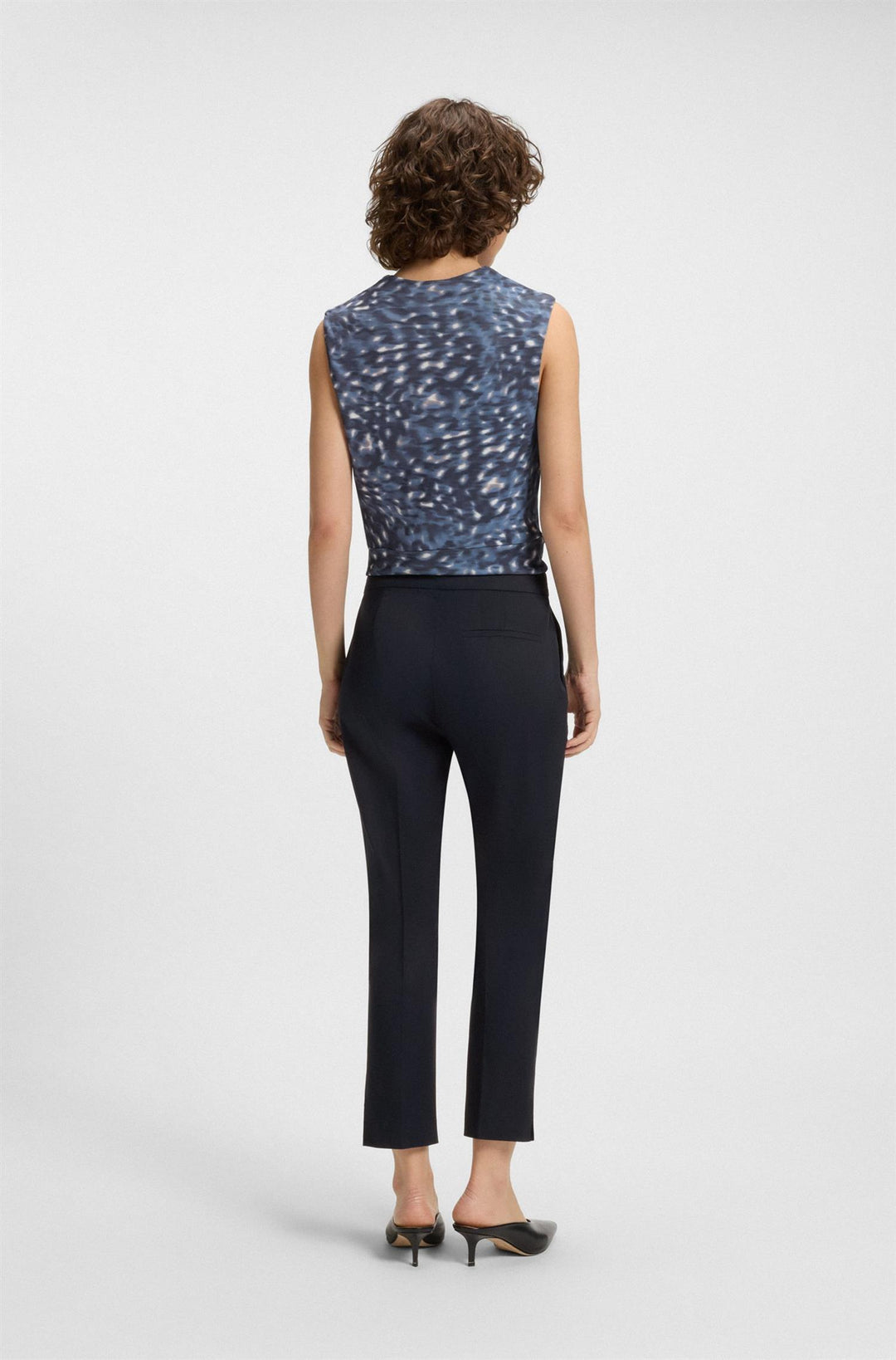 Tapria_Crop1  Dark Blue