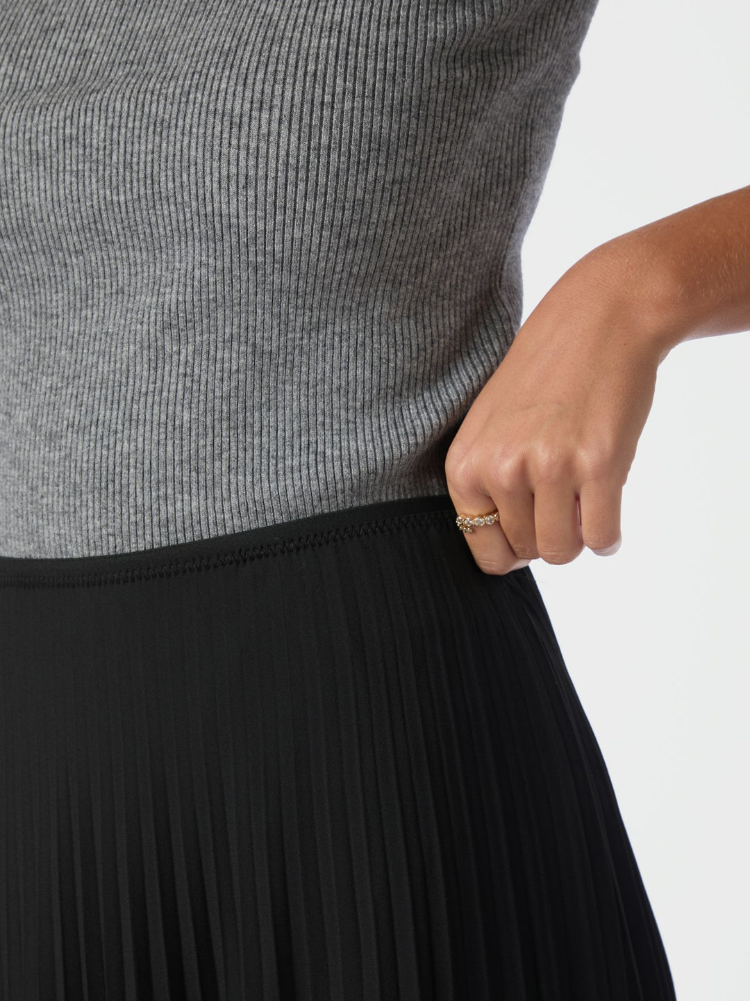 Boni Simple Plisse Skirt  Black