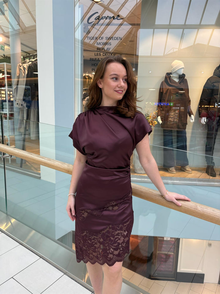 DEMI LACE DRESS Plum Burgundy
