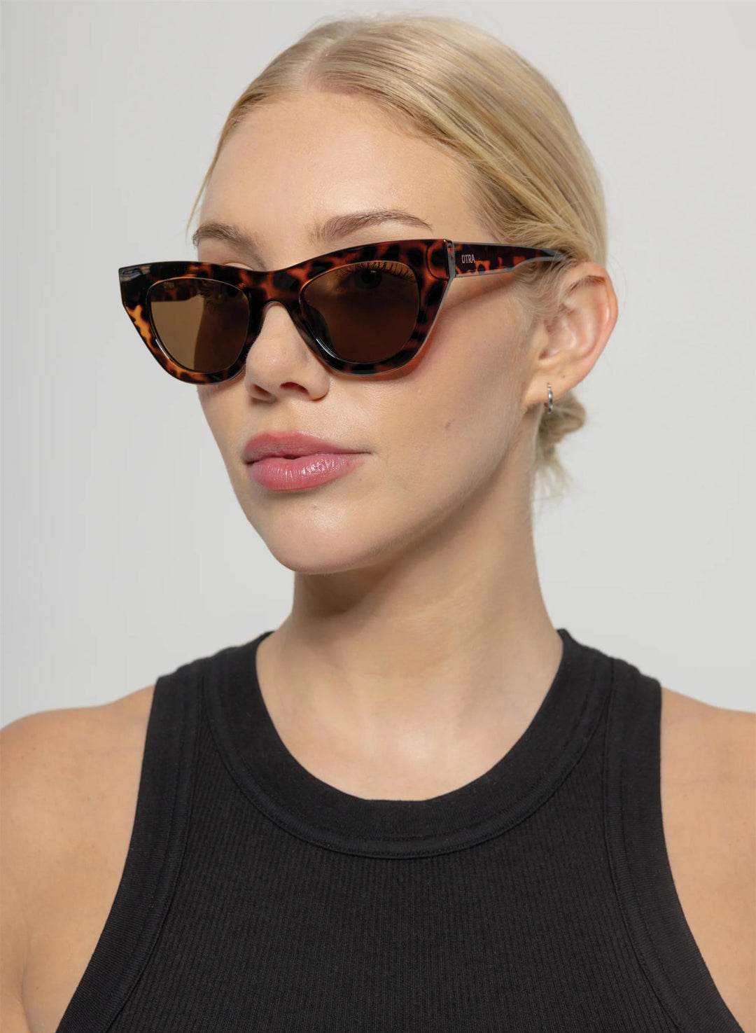 KINNI  Tortoise Brown