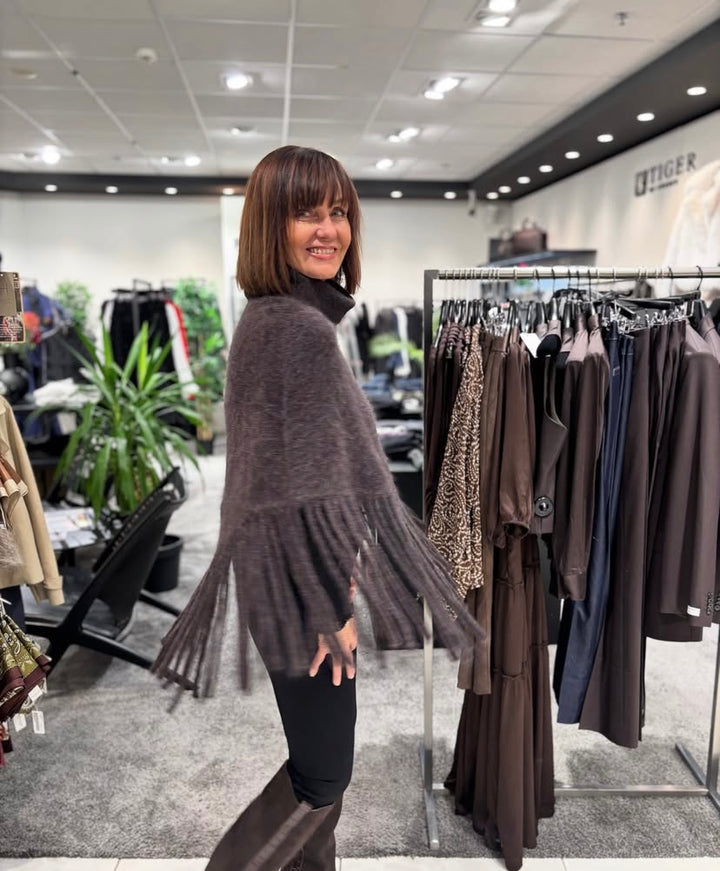 Nikola Chunky Poncho  Dark Brown