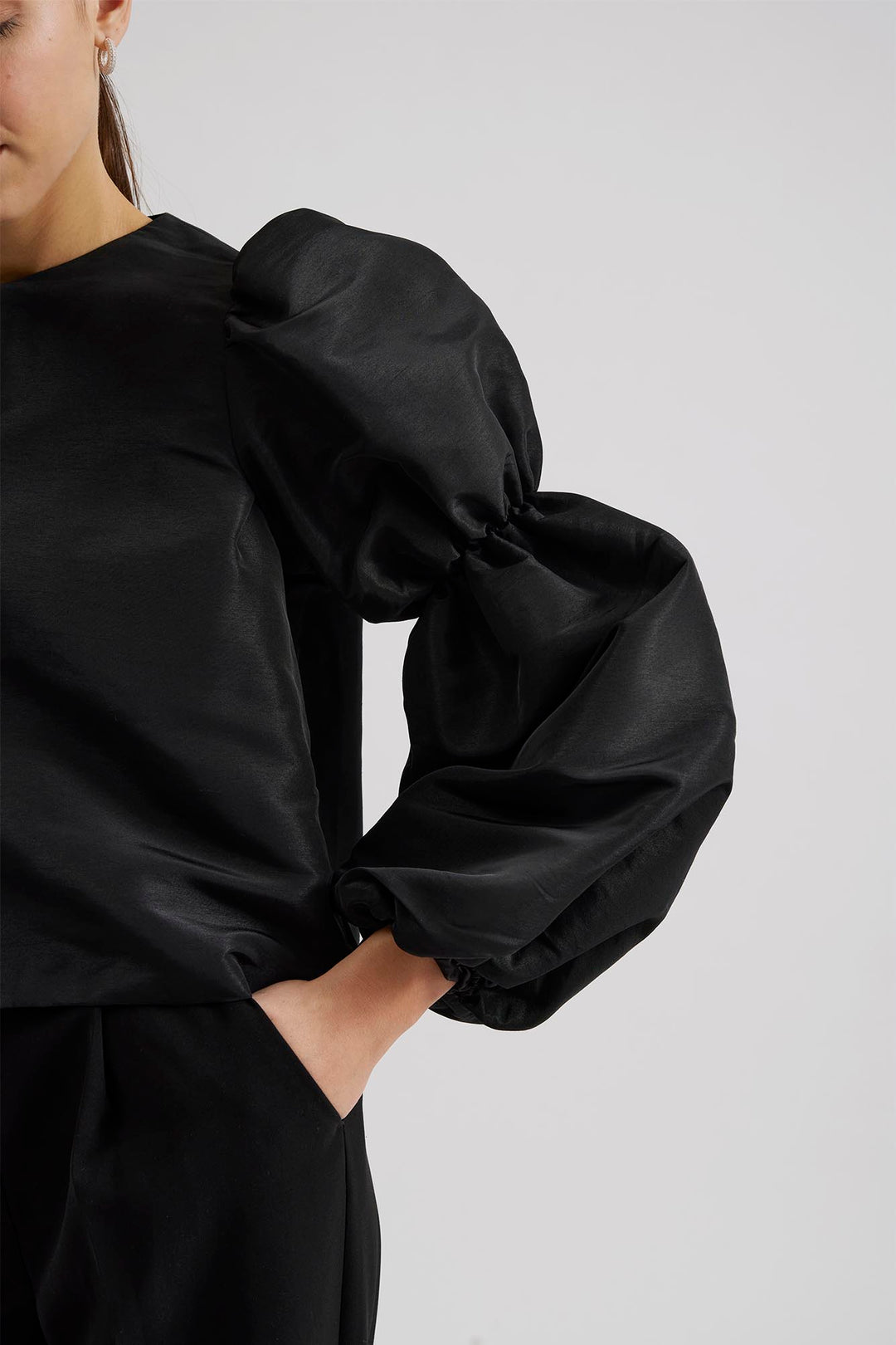 ZOEY DOUBLE POUF SLEEVE BLOUSE  Black