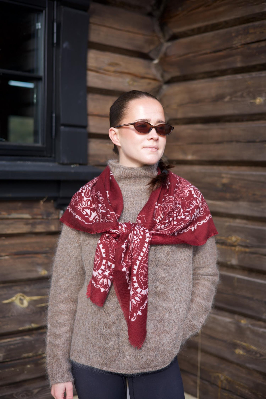 Dame skjerf paisley 110x110  Vinrød