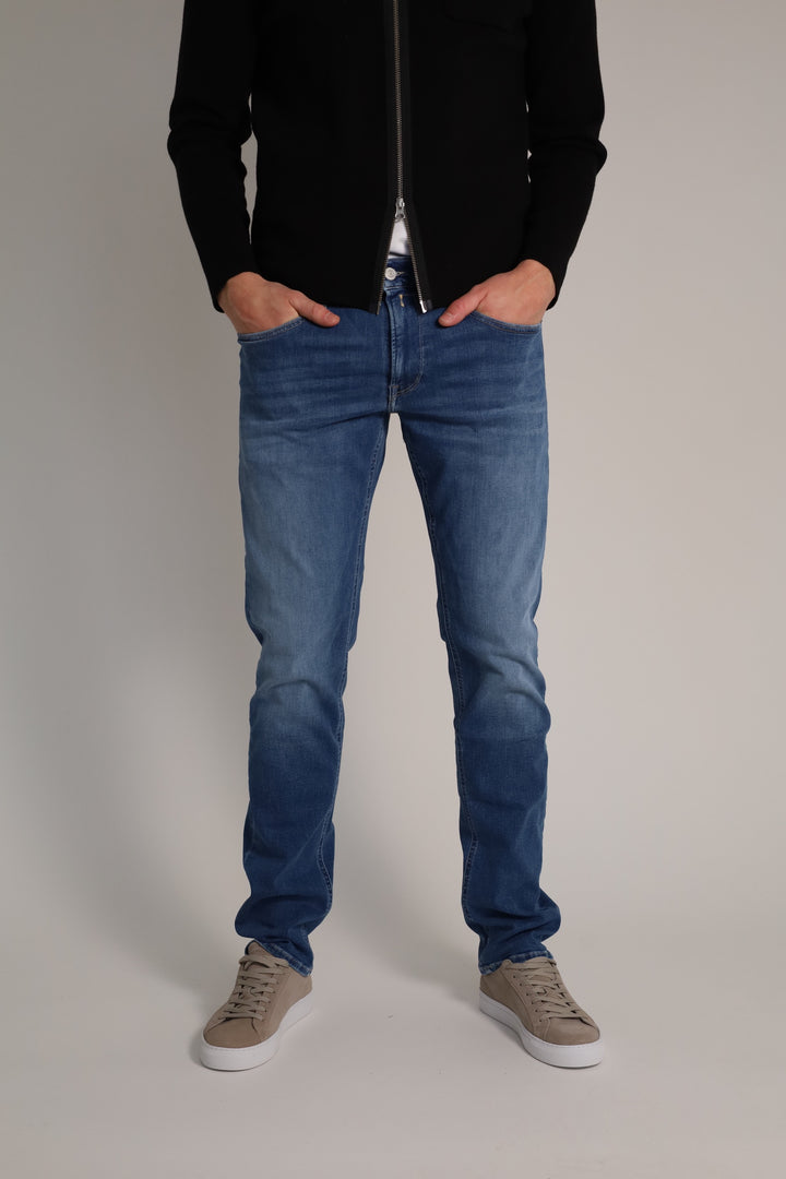 GROVER Medium Blue