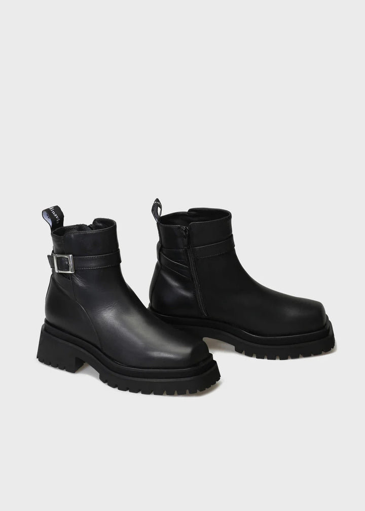VILMA 888 in Capricorno Leather  Nero