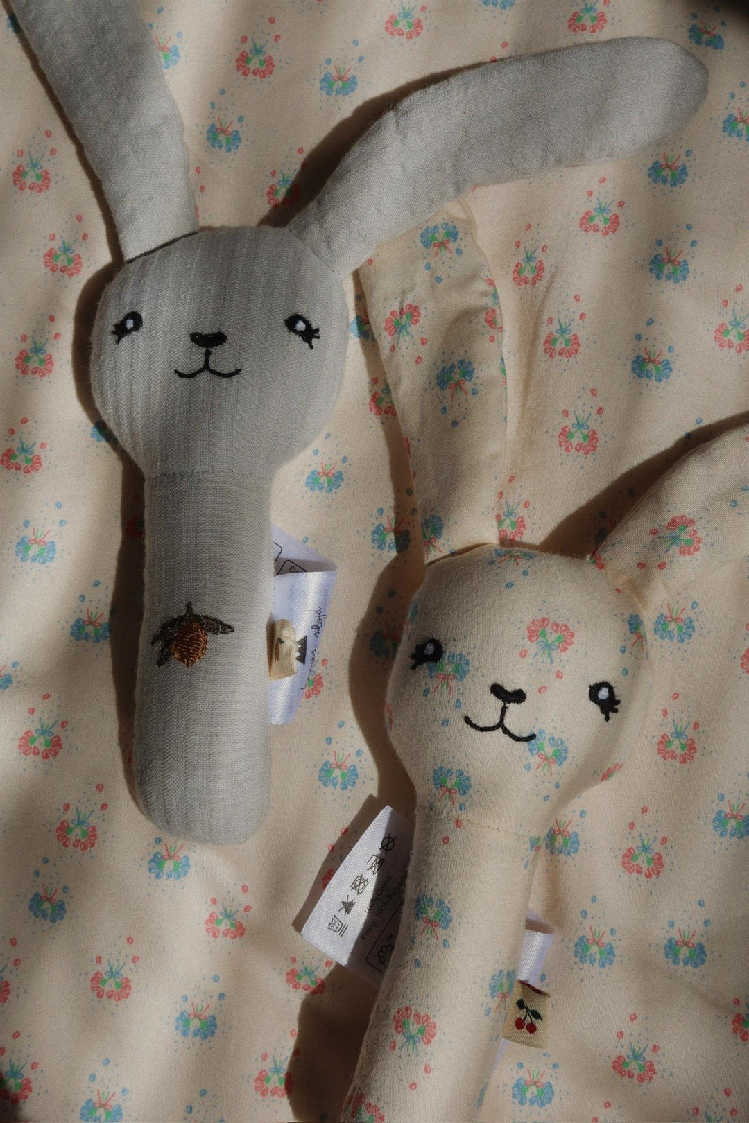 BUNNY HAND RATTLE  Pipa Petite