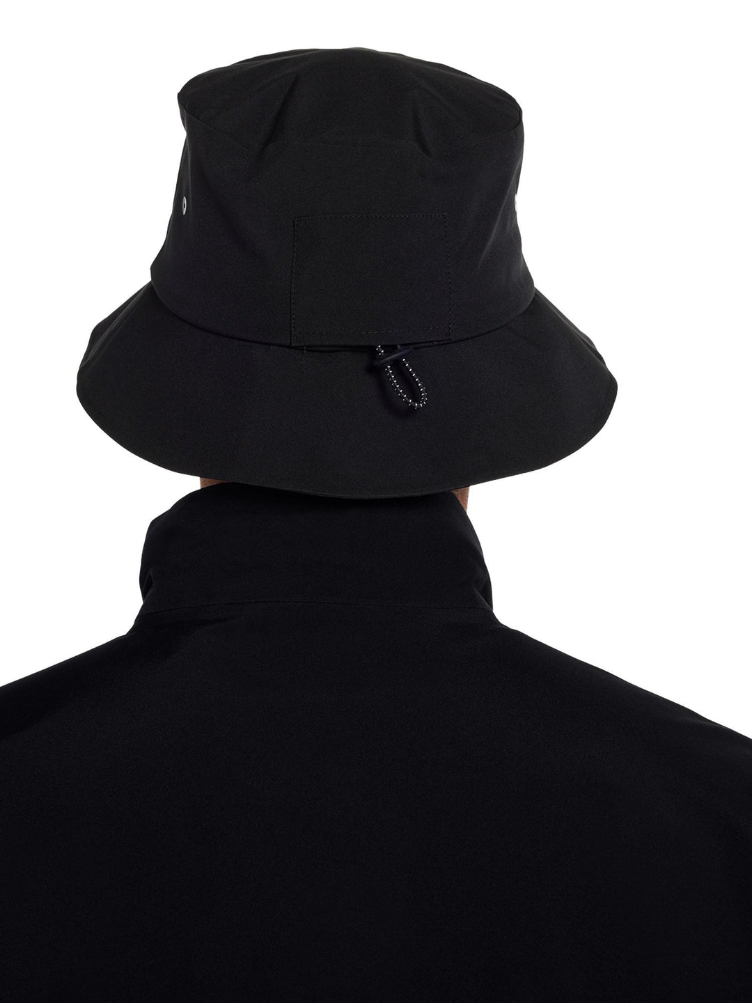 ØYA  Black