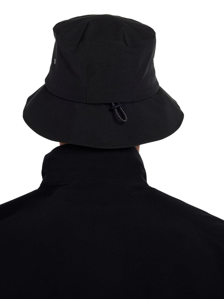 ØYA  Black