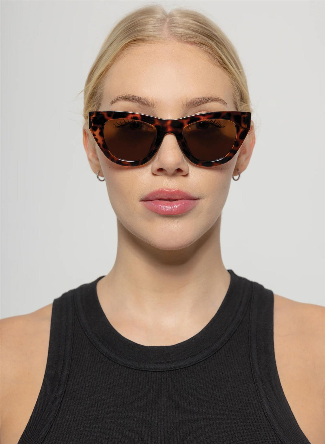 KINNI  Tortoise Brown