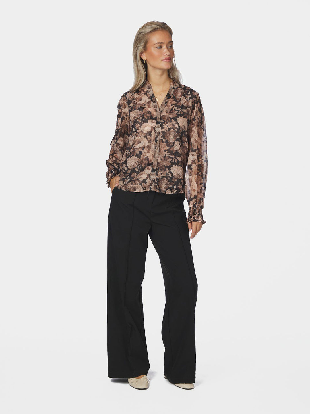 Delsie Vintage Flower Shirt Black Sand