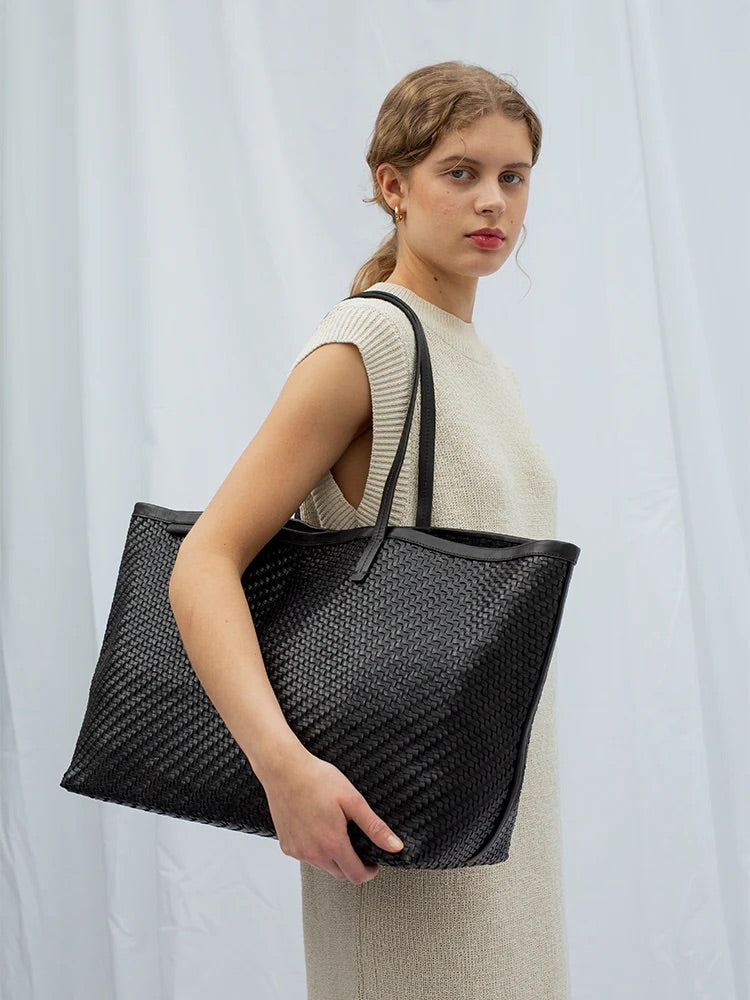 Isai, Black Twill, O  Black
