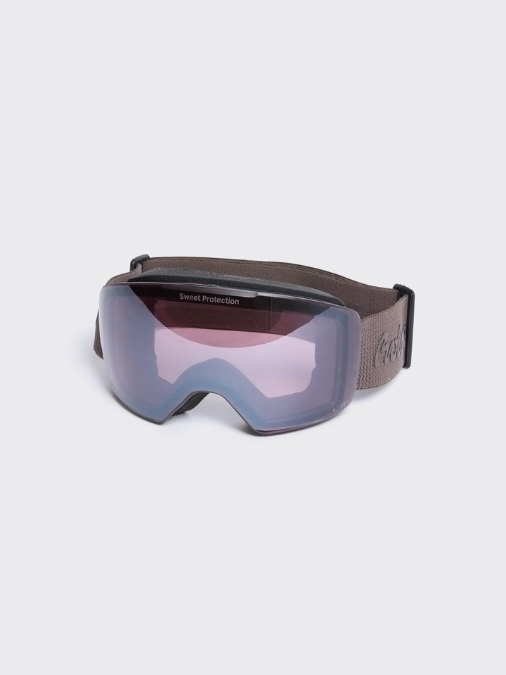 Connor X Holzweiler 25-04_ski  Dk. Brown