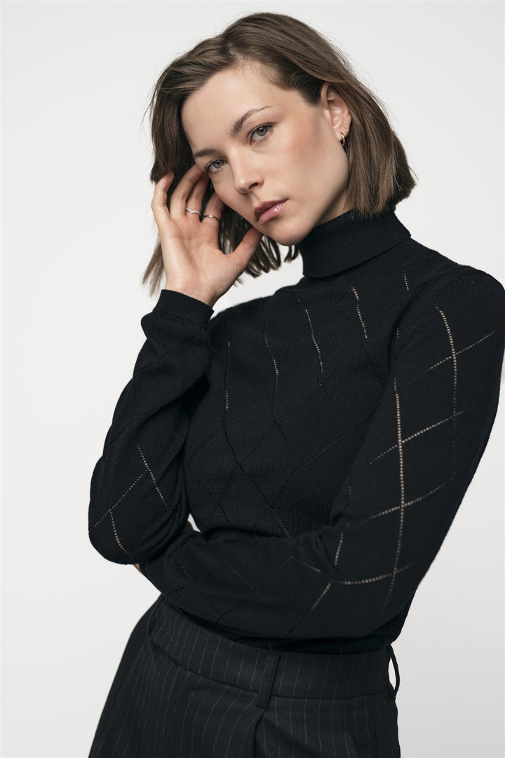 TAO ARGYLE  Black
