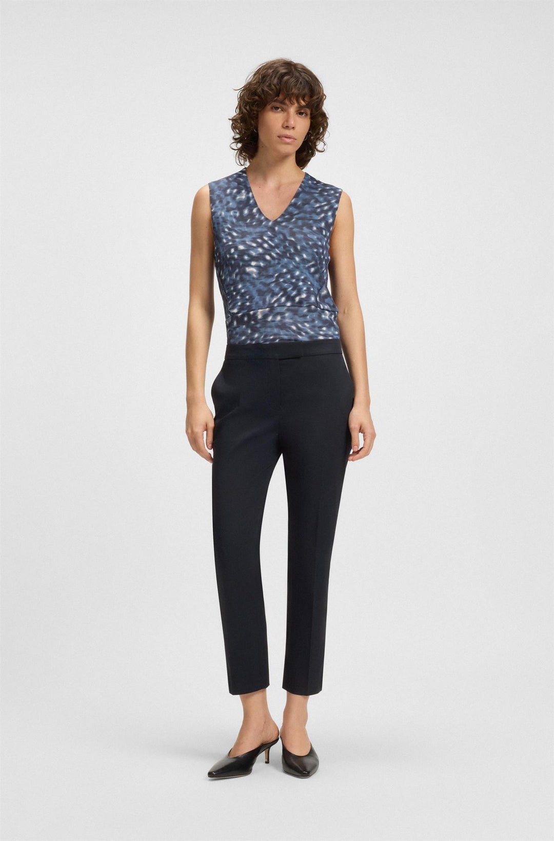 Tapria_Crop1  Dark Blue