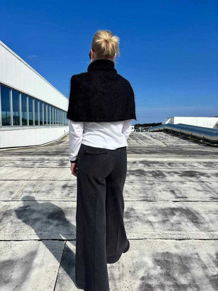 Sylvia chunky neck  Black
