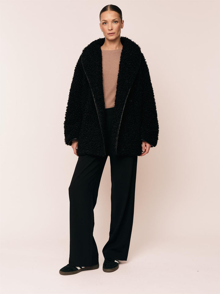 Muffe Coat  Black