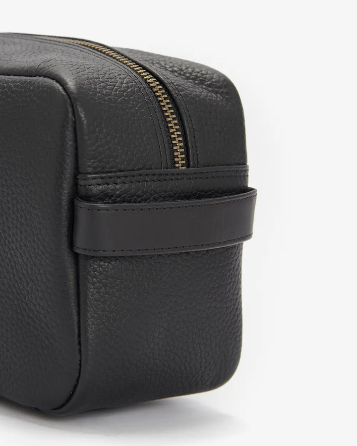 Barbour High Leather Washbag  Black