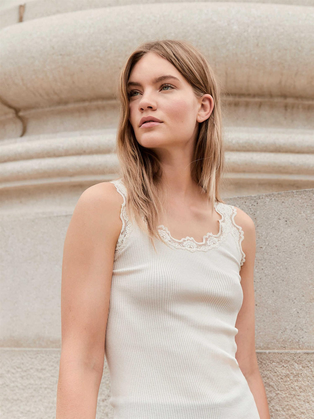 Babette SL U-neck Lace Top  Soft Powder