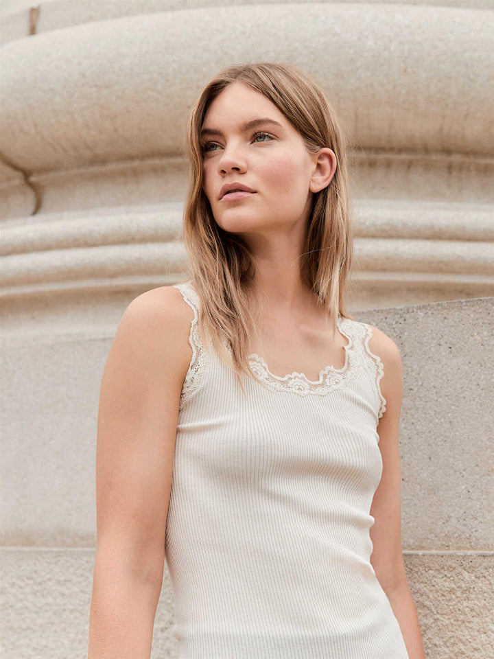 Babette SL U-neck Lace Top  Soft Powder
