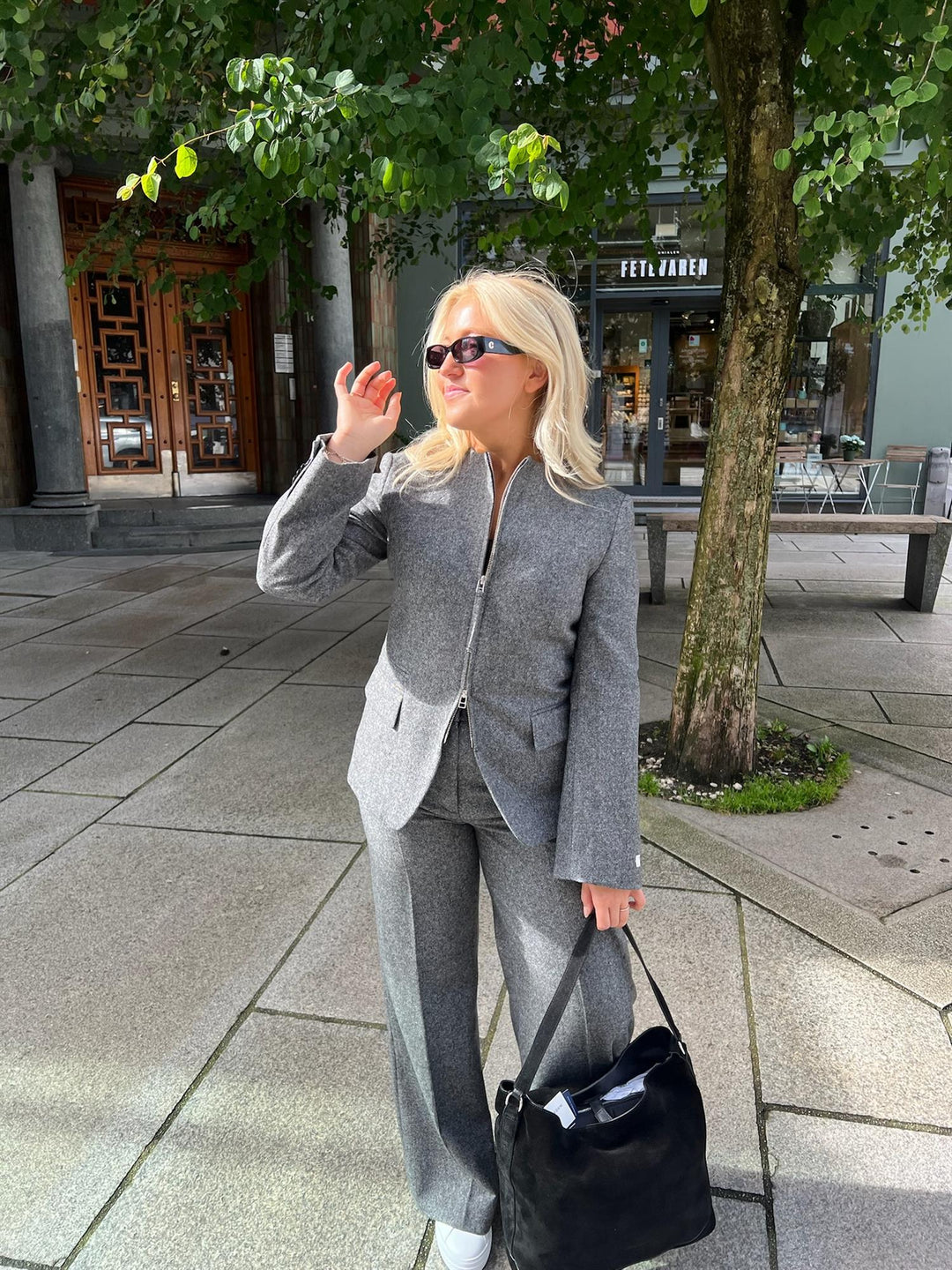 Ellis T  Lead Grey
