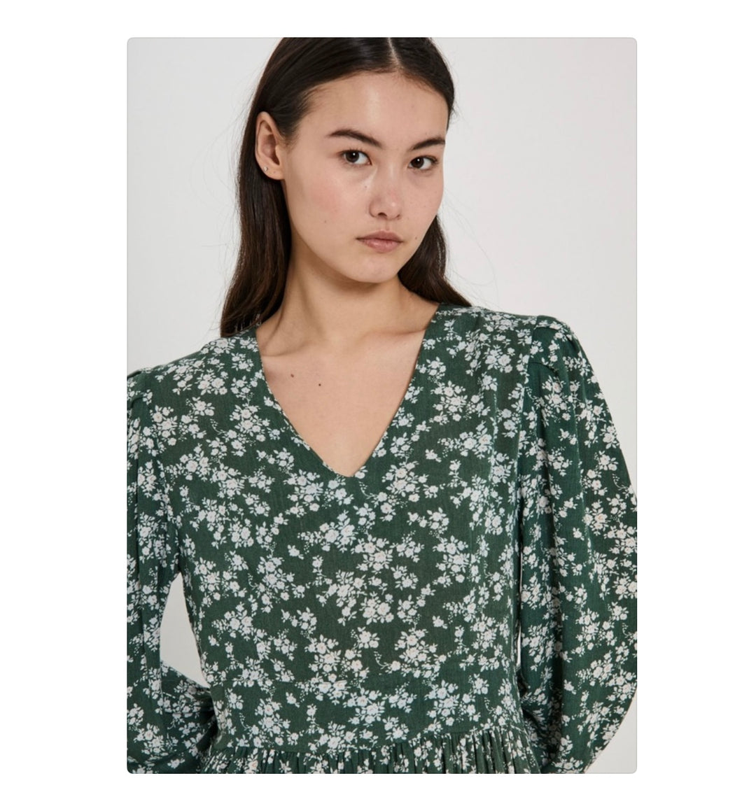 Sabby v-neck top  Green Aop