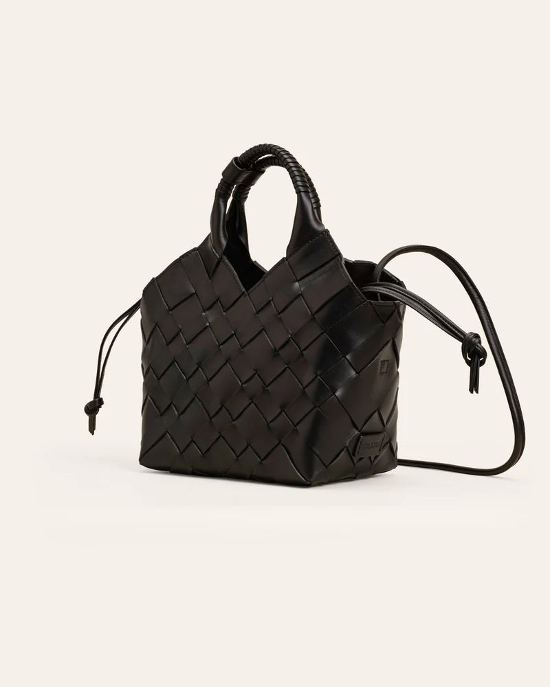 Misu, Black, O  Black