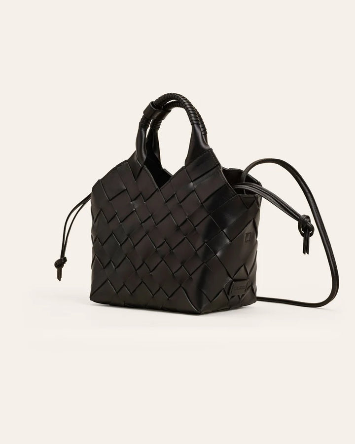 Misu, Black, O  Black
